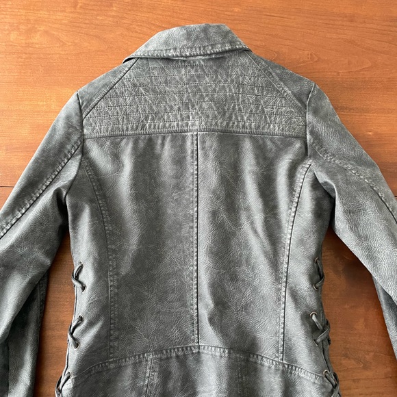 Women’s Montana Co. Jacket - Picture 2 of 10